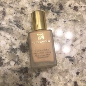 Ester launder double wear foundation